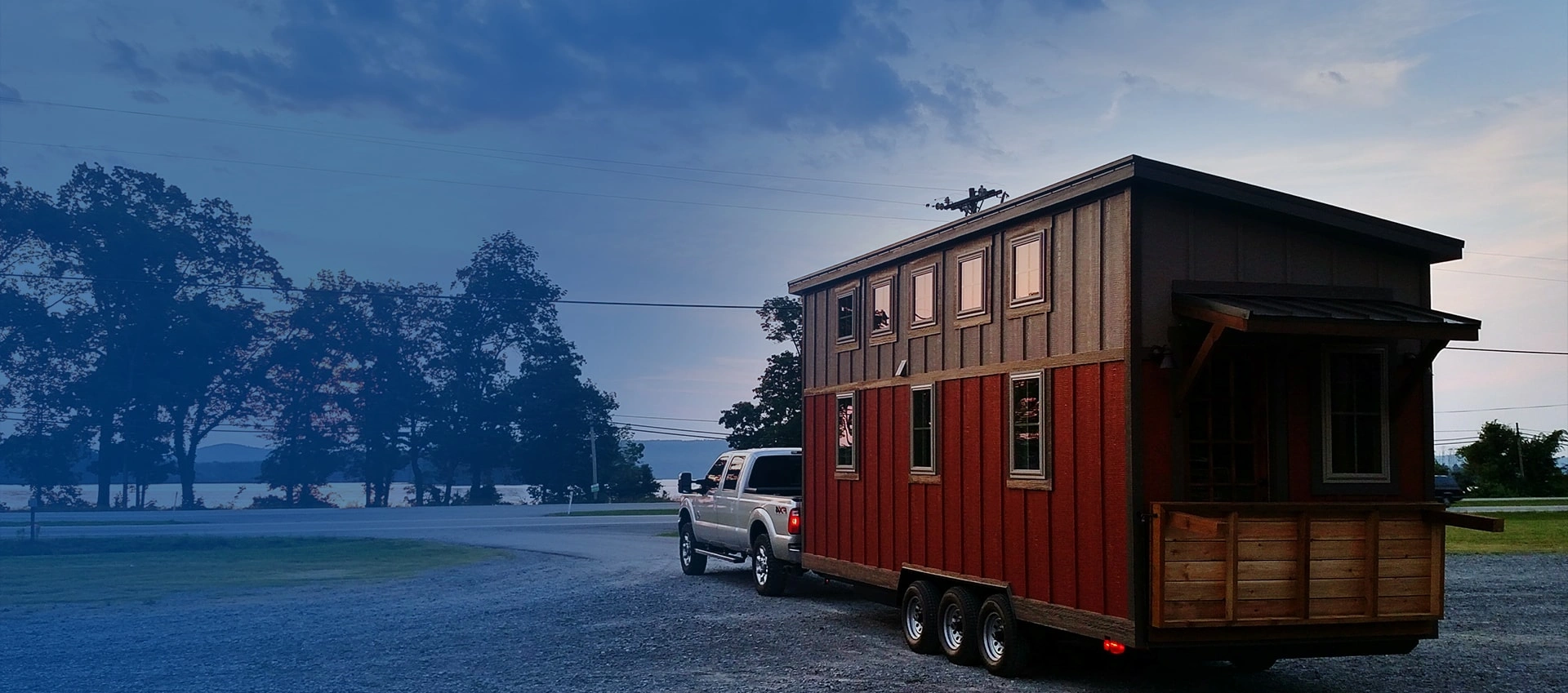 TINY HOUSE / TRAILER HOUSE